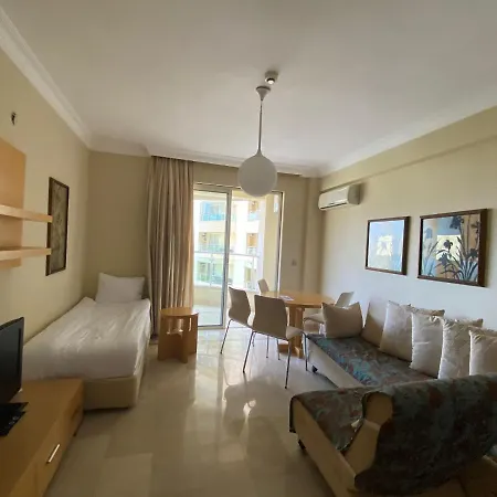 One Bedroom Apartment Inside Gold City Lägenhet